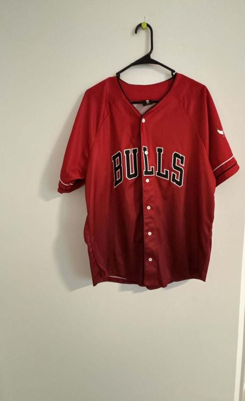Ultra Game Chicago Bulls Red Full-Button Baseball Jersey Size Large NWT